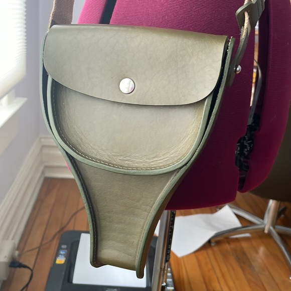 Brooks olive green leather bike seat handbag. - Picture 4 of 12
